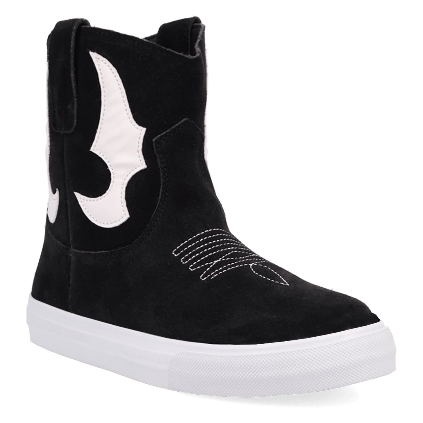 PRODUCT SHOT OLLIE SNEAKER AT 45 DEGREE ANGLE