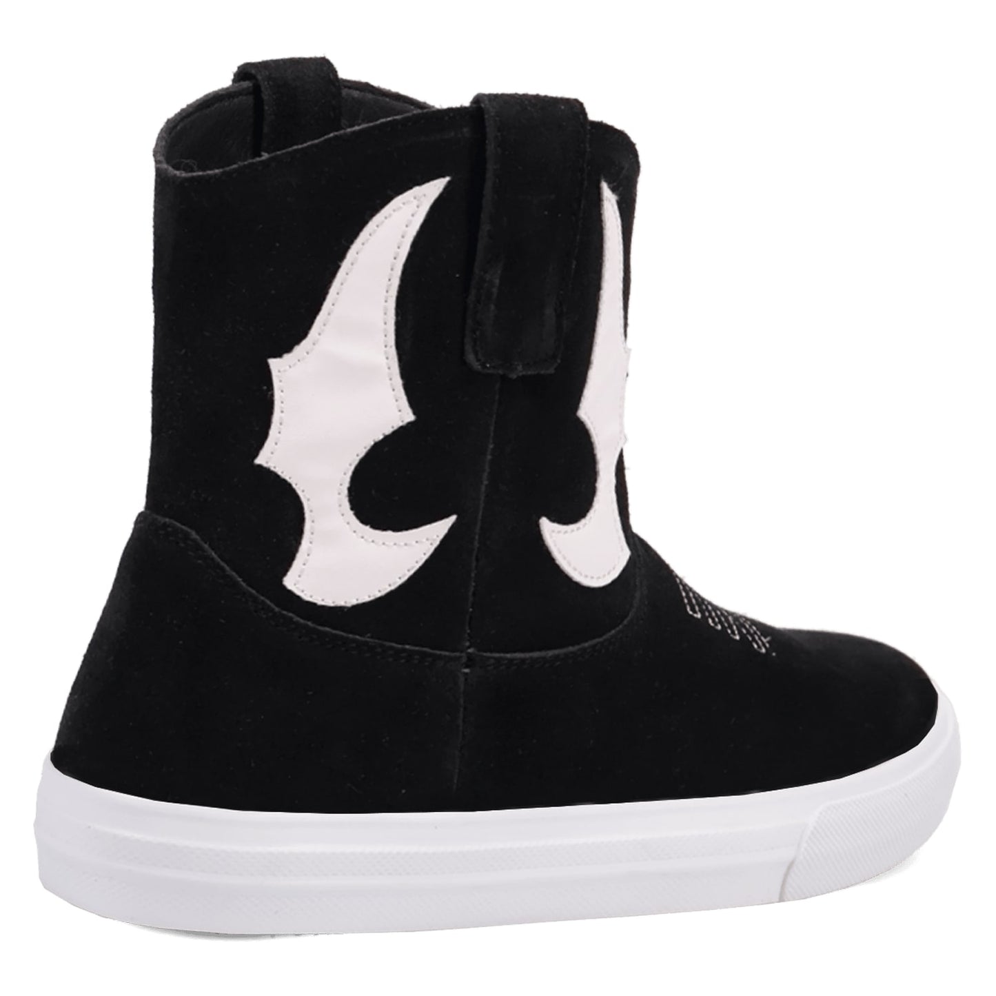 PRODUCT SHOT OLLIE SNEAKER AT 315 DEGREE ANGLE