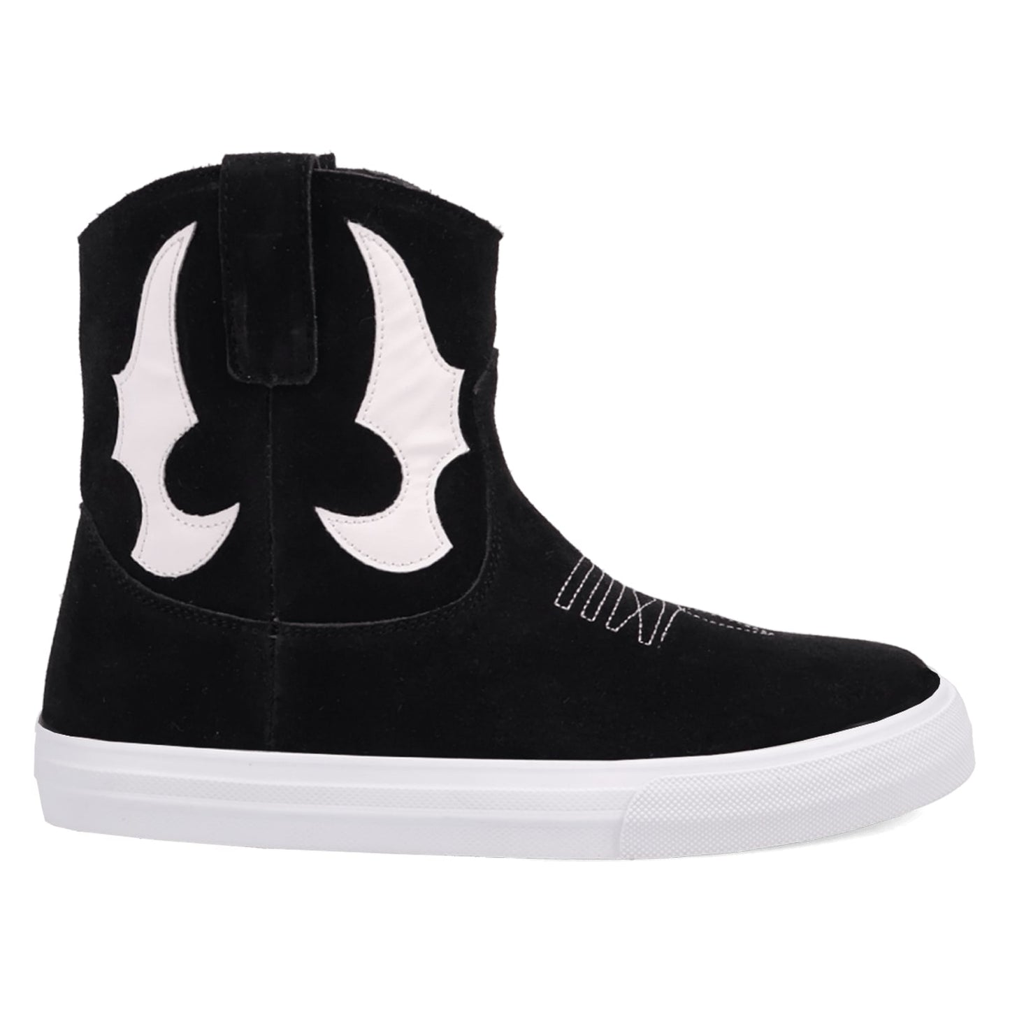 PRODUCT SHOT OLLIE SNEAKER AT 90 DEGREE INSIDE ANGLE