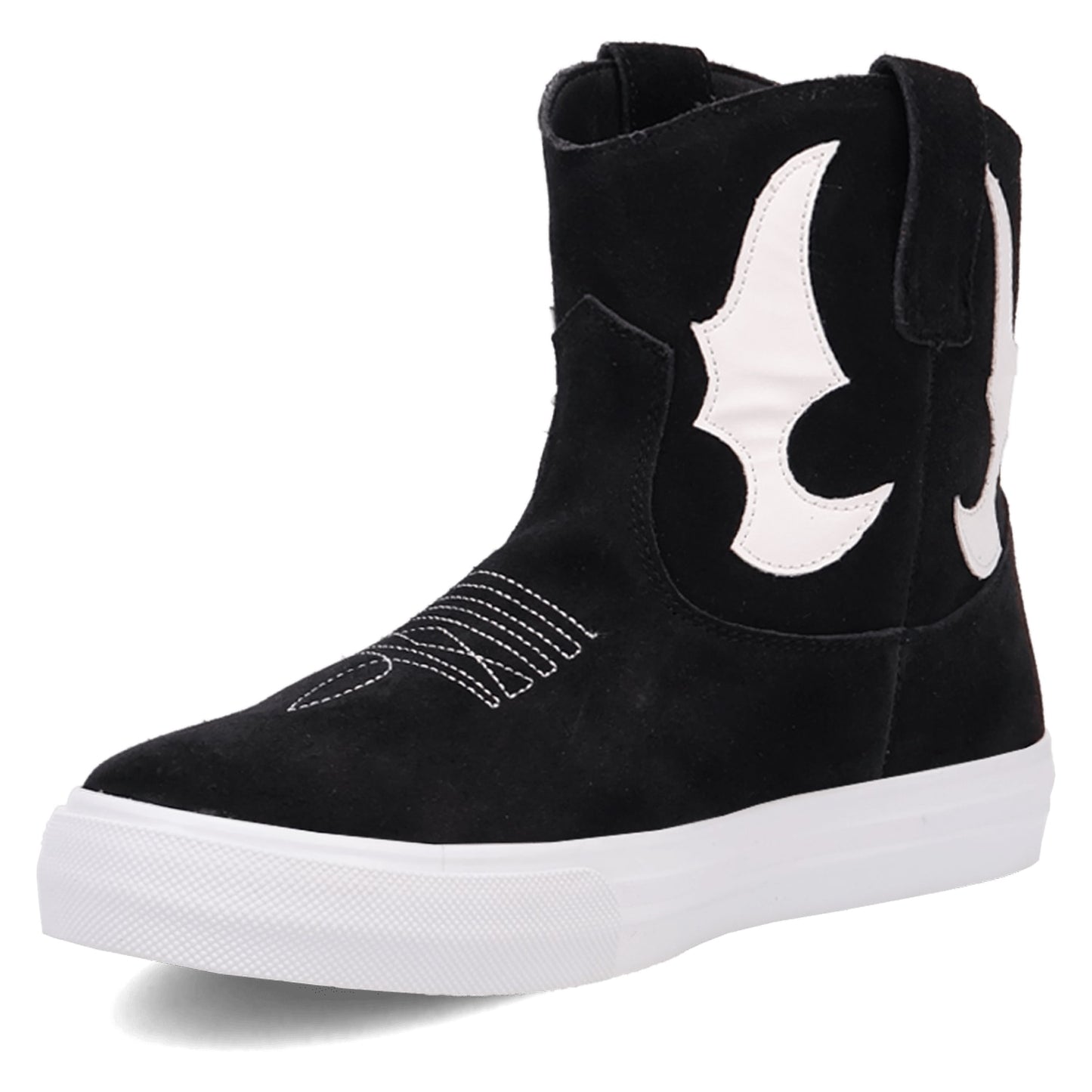 PRODUCT SHOT OLLIE SNEAKER AT 225 DEGREE ANGLE