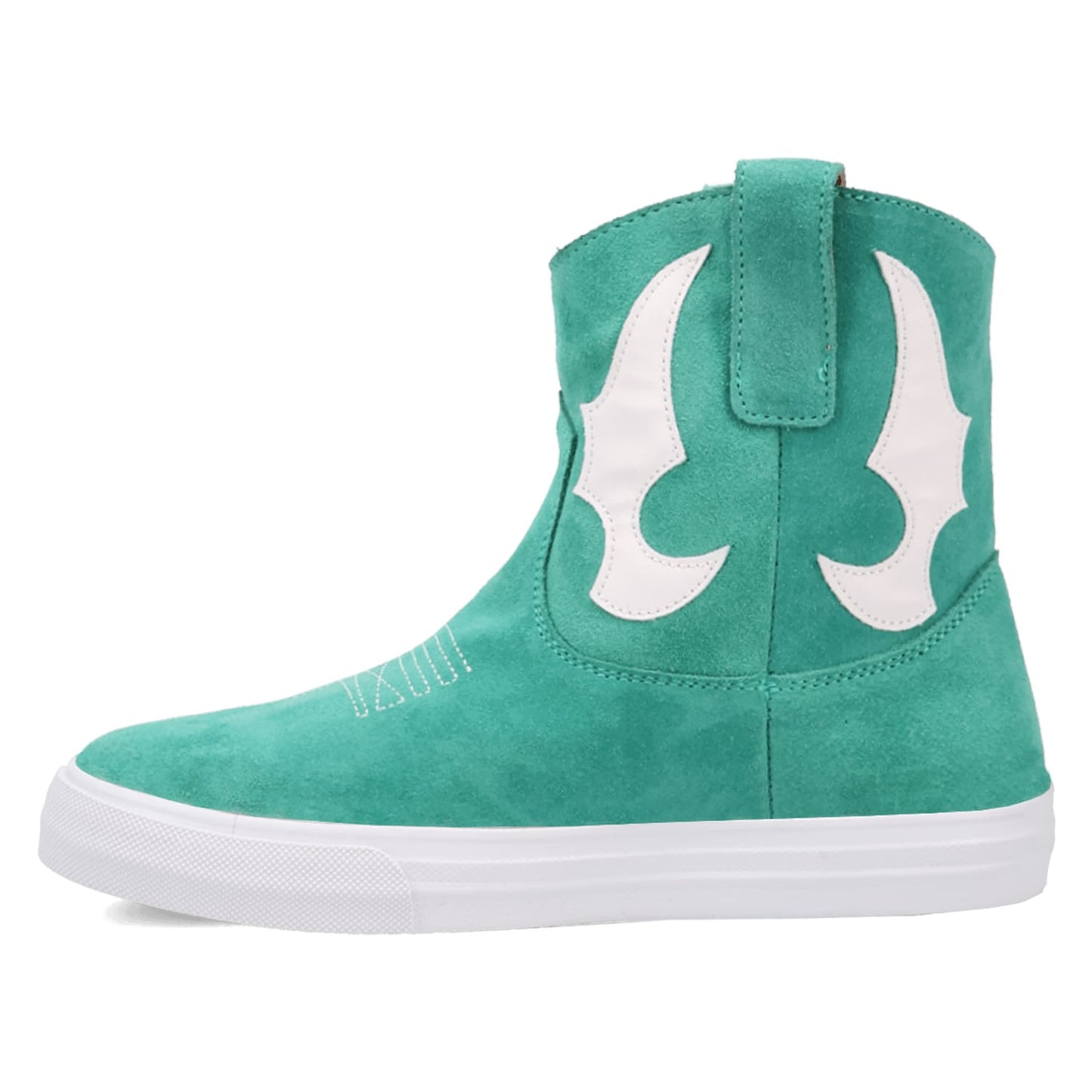 PRODUCT SHOT OLLIE SNEAKER AT 135 DEGREE OUTSIDE ANGLE