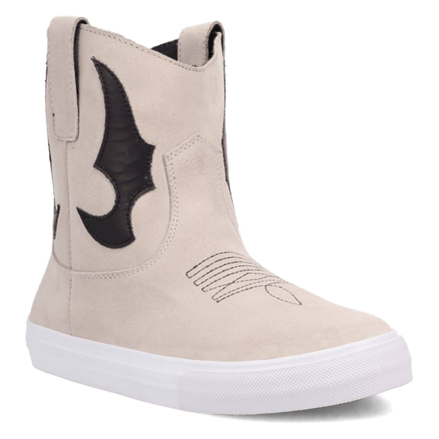 PRODUCT SHOT OLLIE SNEAKER AT 45 DEGREE ANGLE