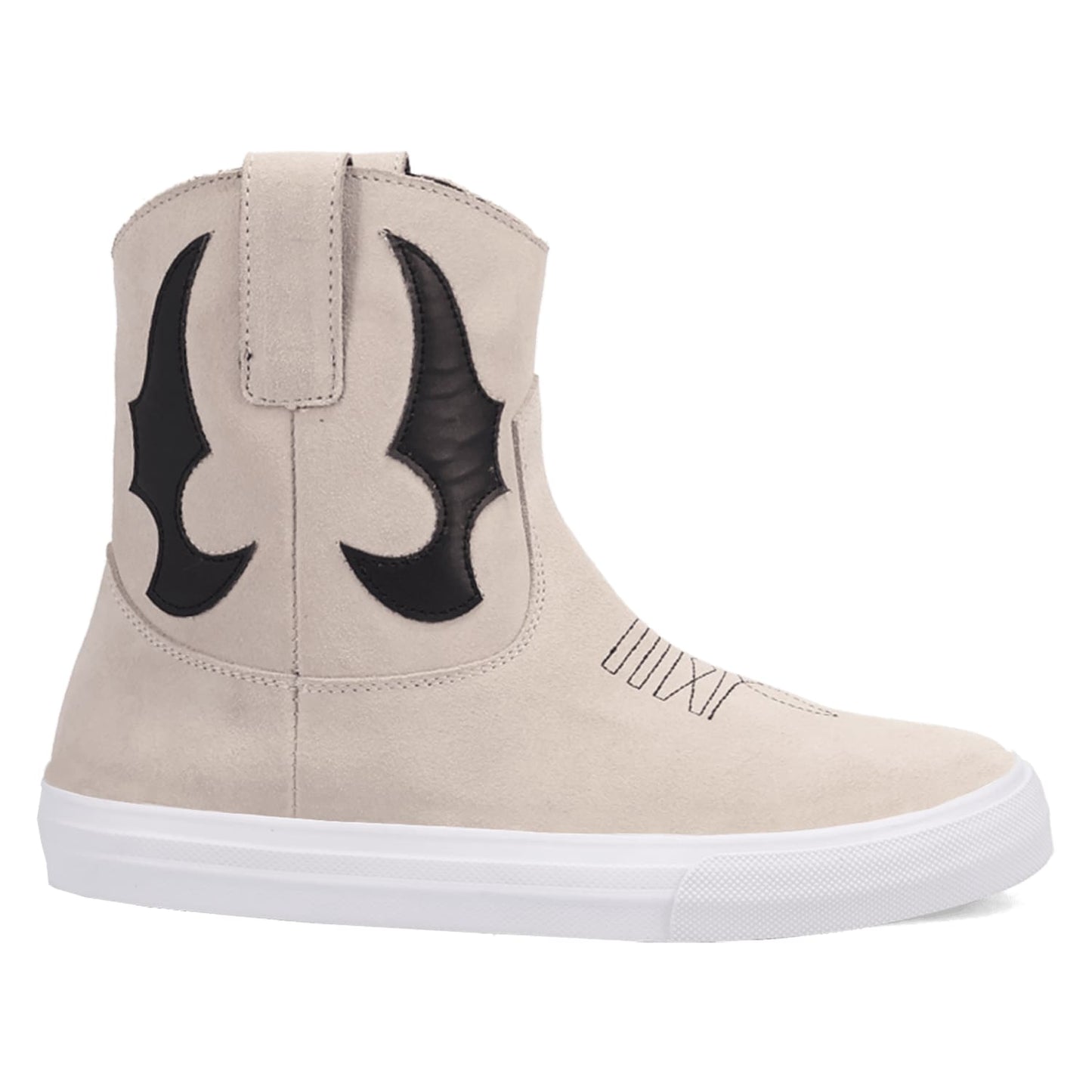 PRODUCT SHOT OLLIE SNEAKER AT 90 DEGREE INSIDE ANGLE