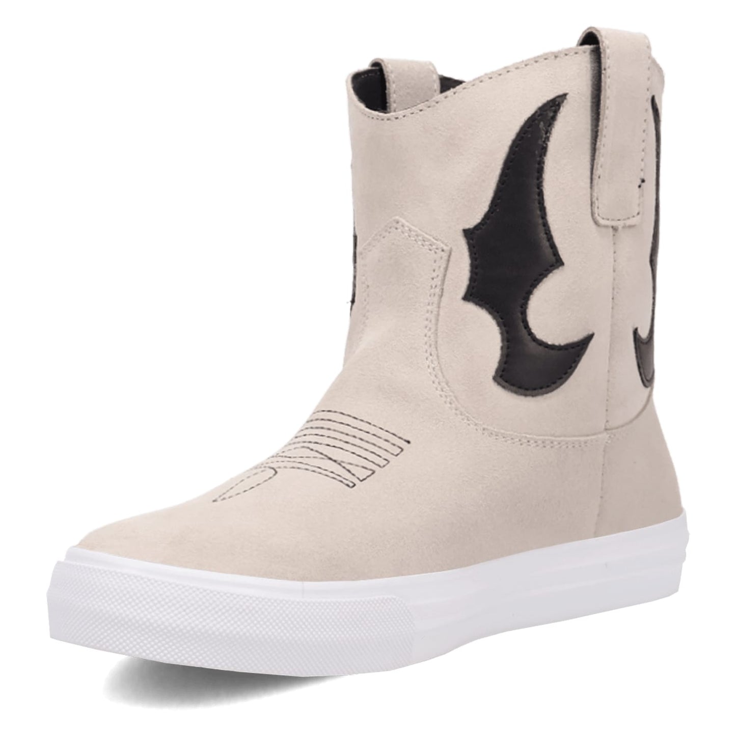 PRODUCT SHOT OLLIE SNEAKER AT 225 DEGREE ANGLE