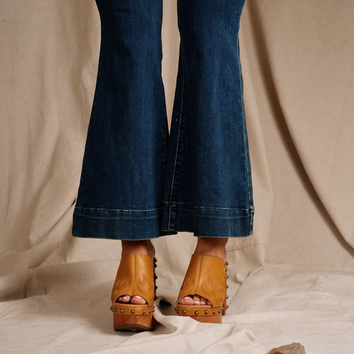 FREE SPIRIT WOODEN SANDAL - Dingo1969