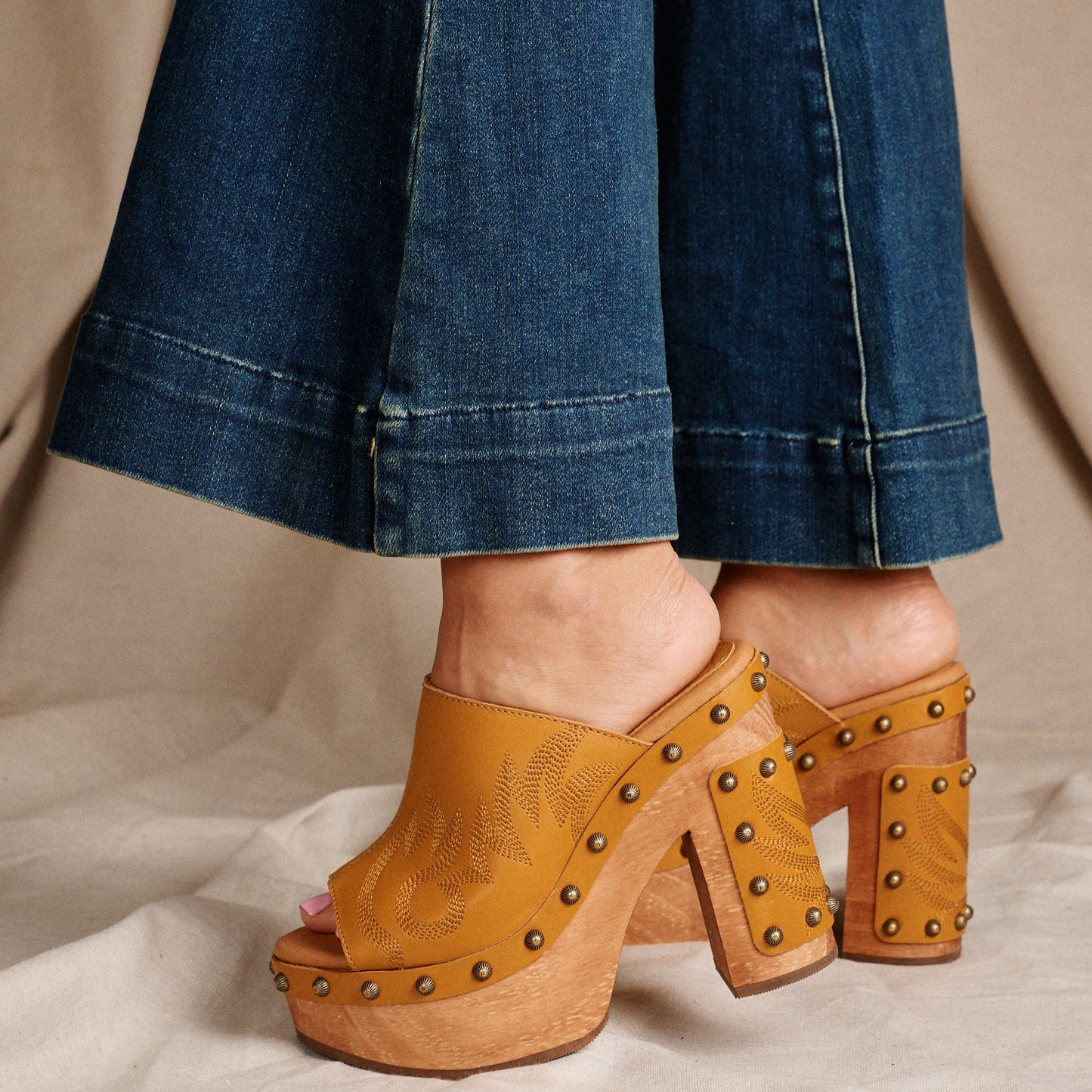 FREE SPIRIT WOODEN SANDAL - Dingo1969