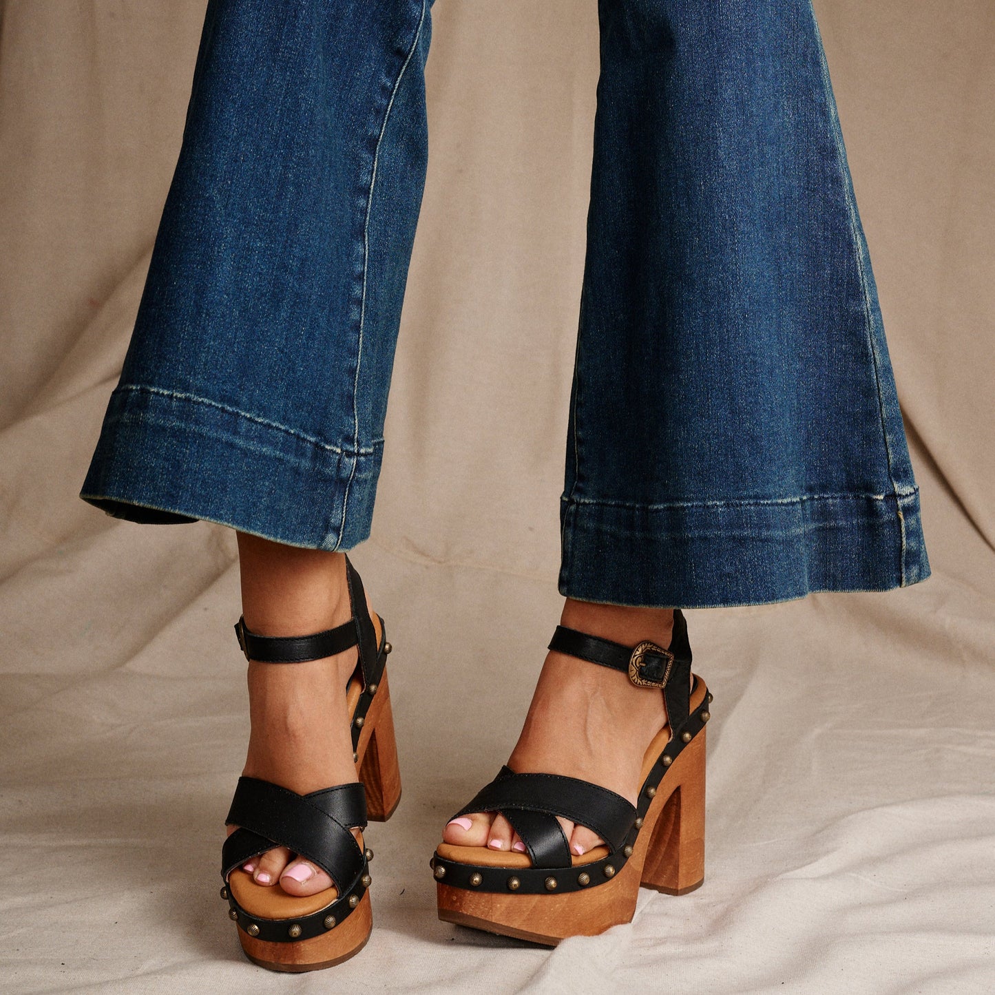 LOTUS WOODEN SANDAL - Dingo1969