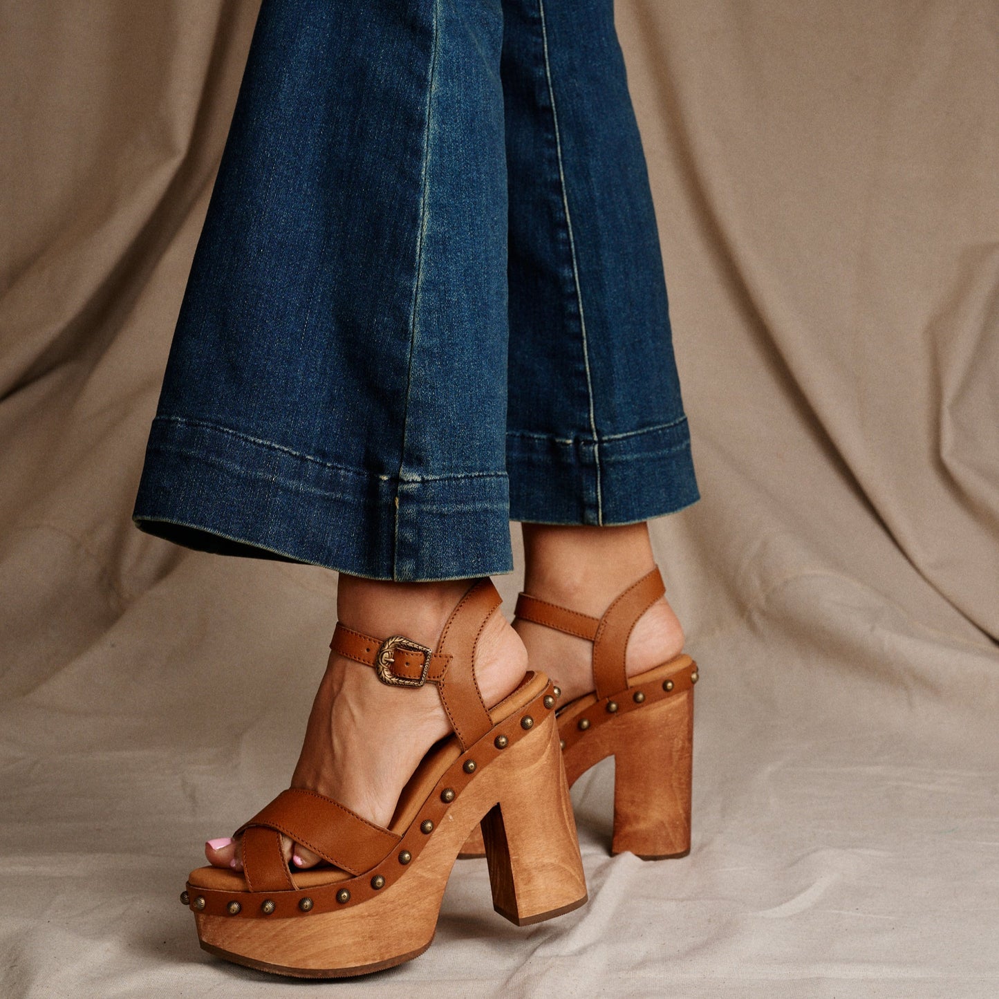 LOTUS WOODEN SANDAL - Dingo1969