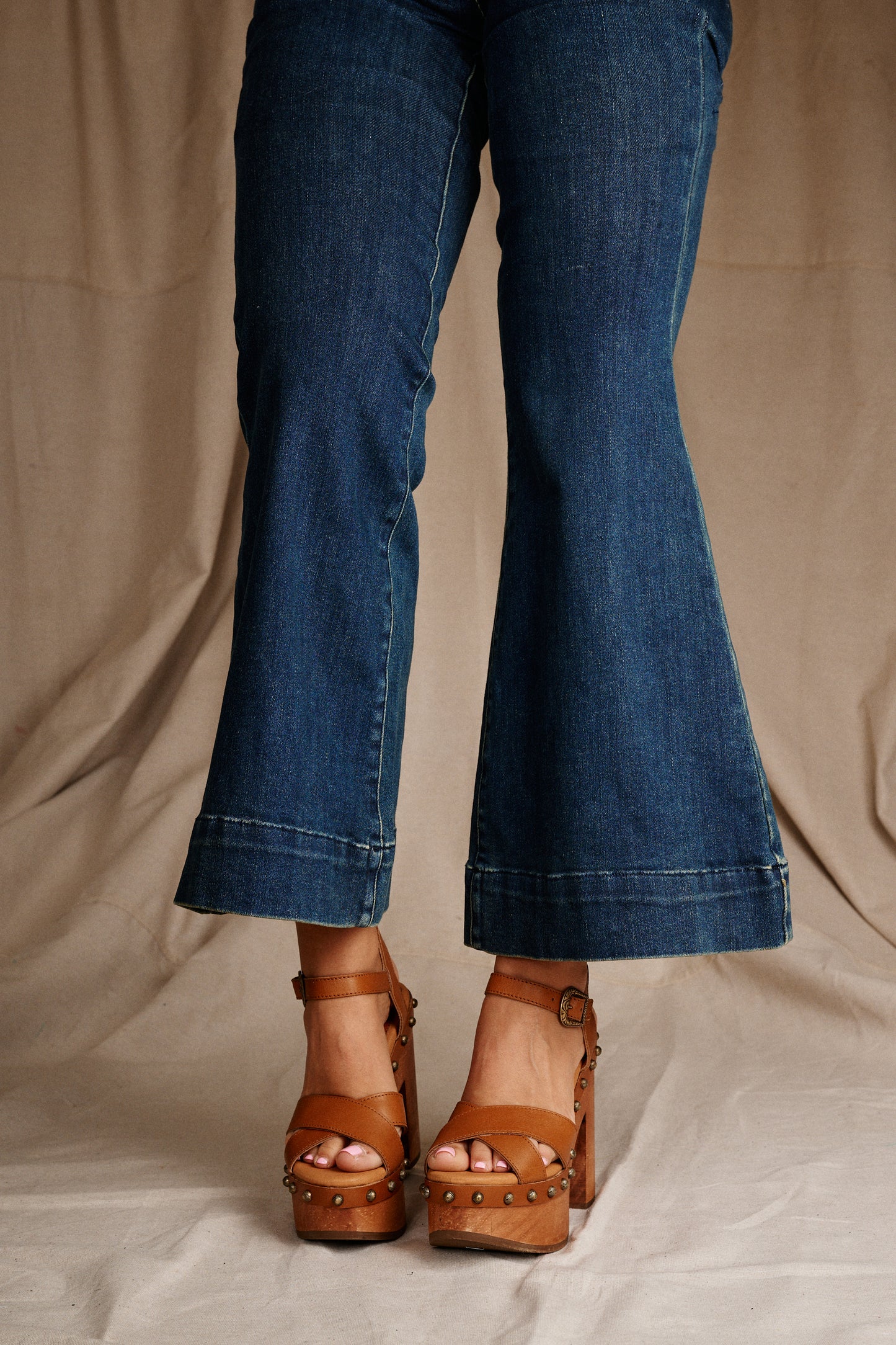 LOTUS WOODEN SANDAL - Dingo1969