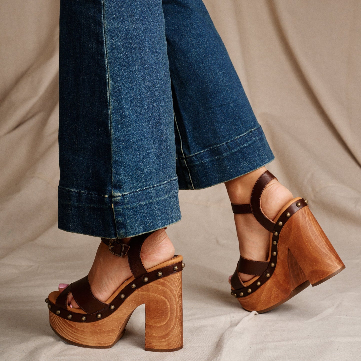 LOTUS WOODEN SANDAL - Dingo1969