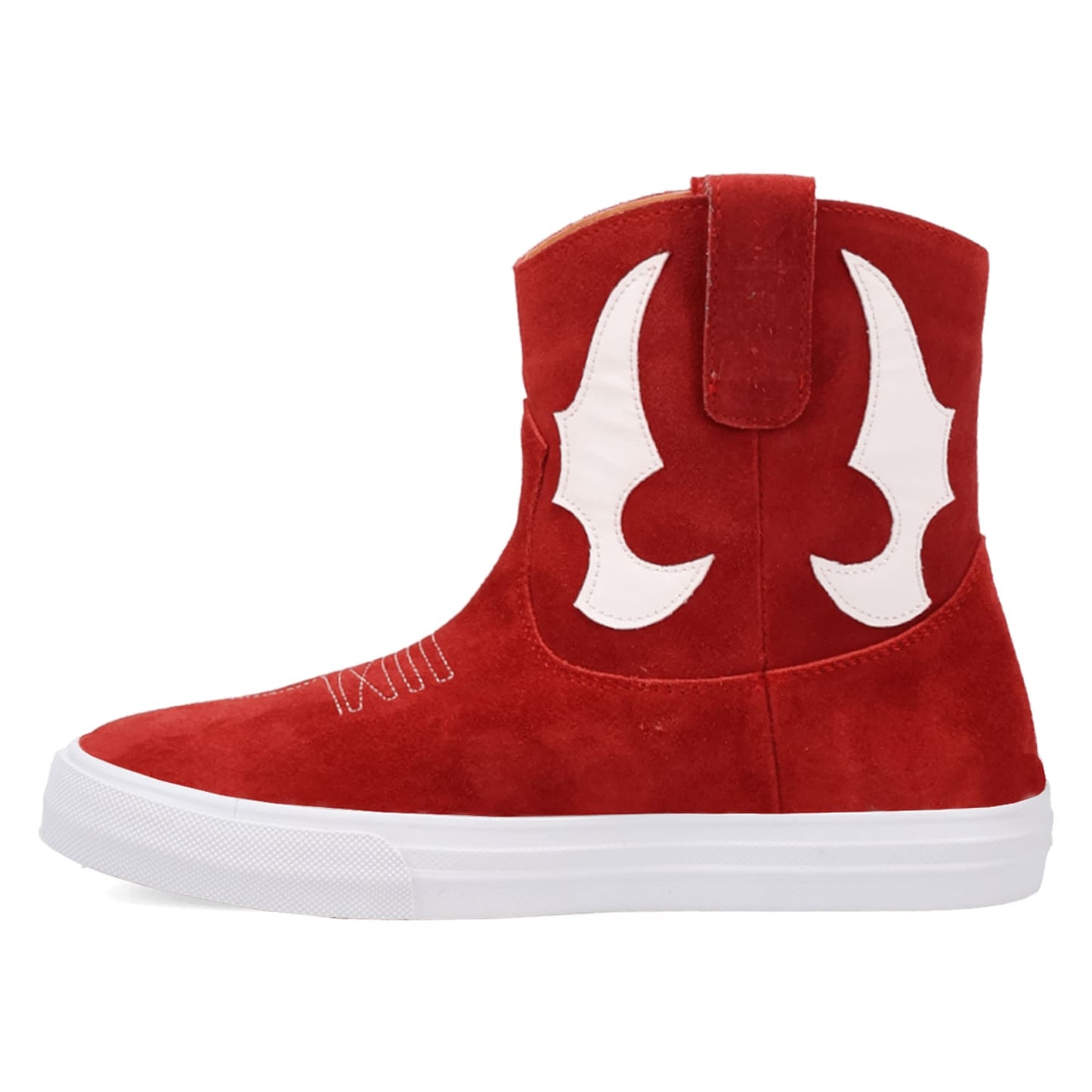 PRODUCT SHOT OLLIE SNEAKER AT 135 DEGREE OUTSIDE ANGLE