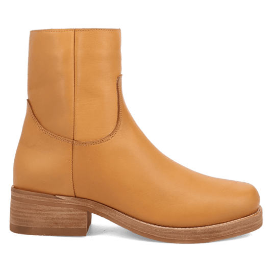 PRODUCT SHOT BANNER LEATHER BOOT AT 90 DEGREE INSIDE ANGLE