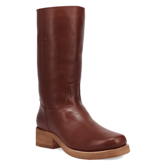 PRODUCT SHOT DUTTON LEATHER BOOT AT 45 DEGREE ANGLE