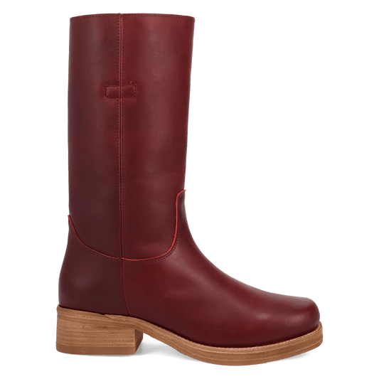 PRODUCT SHOT DUTTON LEATHER BOOT AT 90 DEGREE INSIDE ANGLE