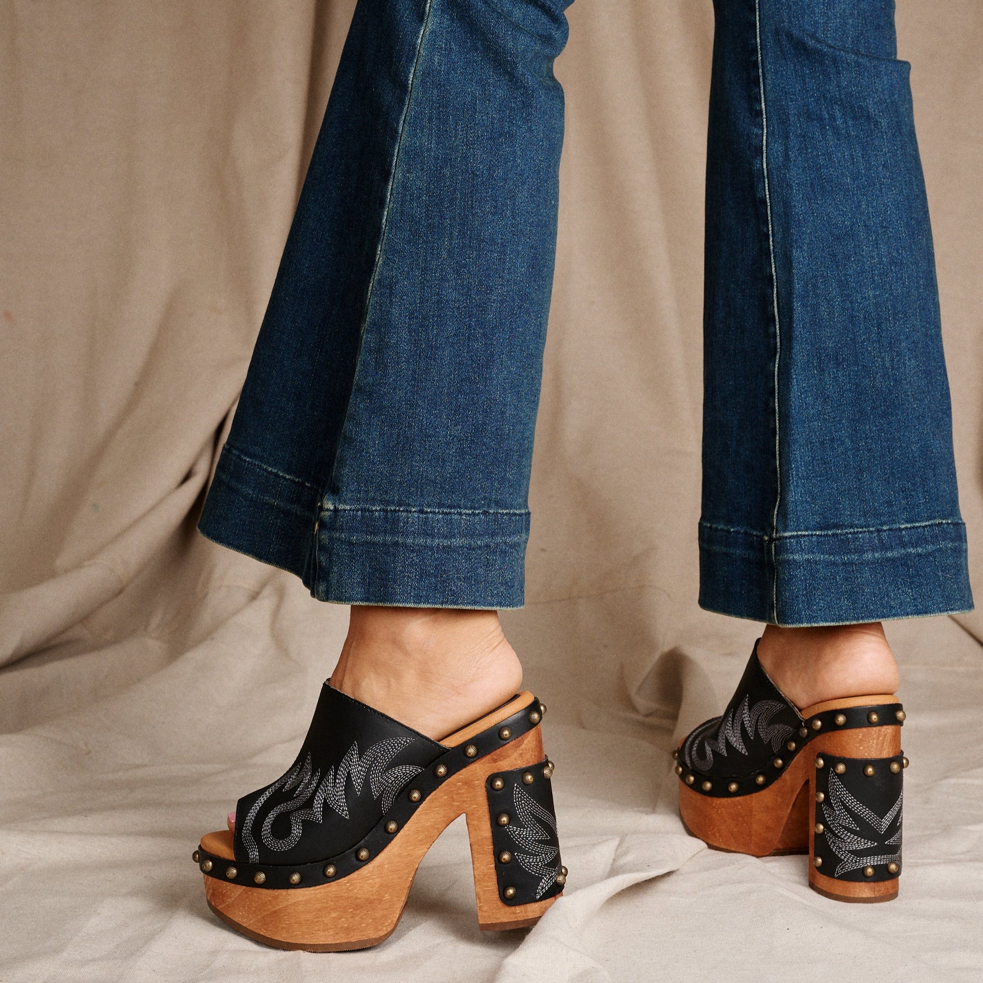 FREE SPIRIT WOODEN SANDAL - Dingo1969