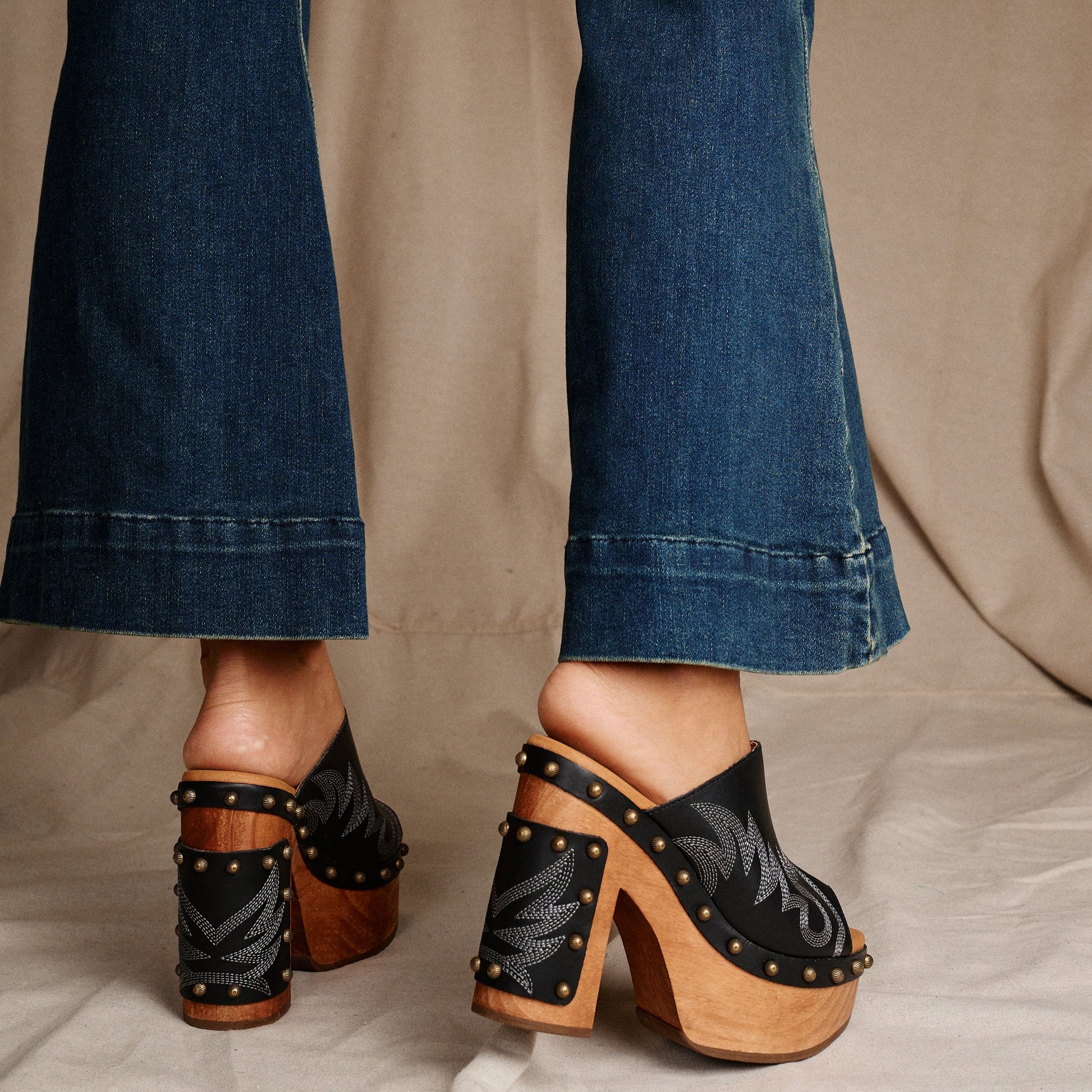 FREE SPIRIT WOODEN SANDAL - Dingo1969