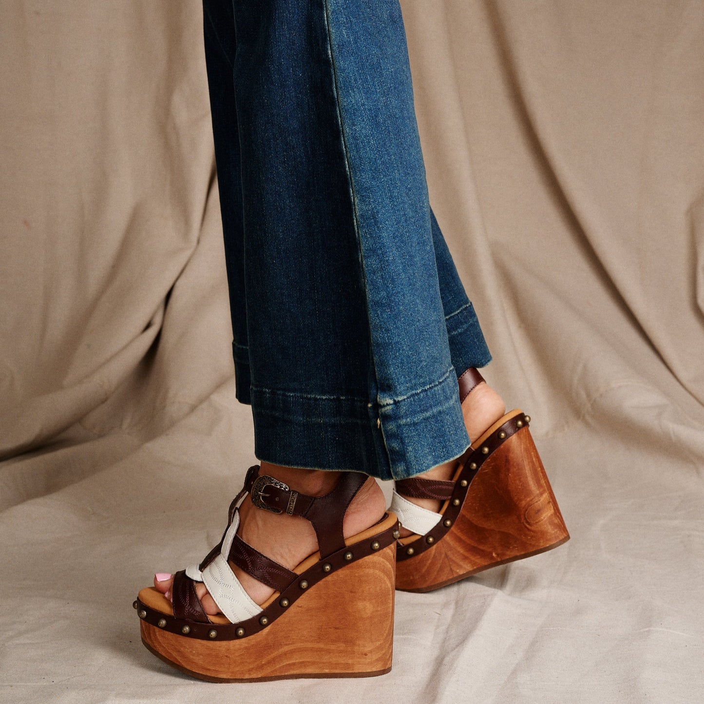 COSMO WOODEN SANDAL