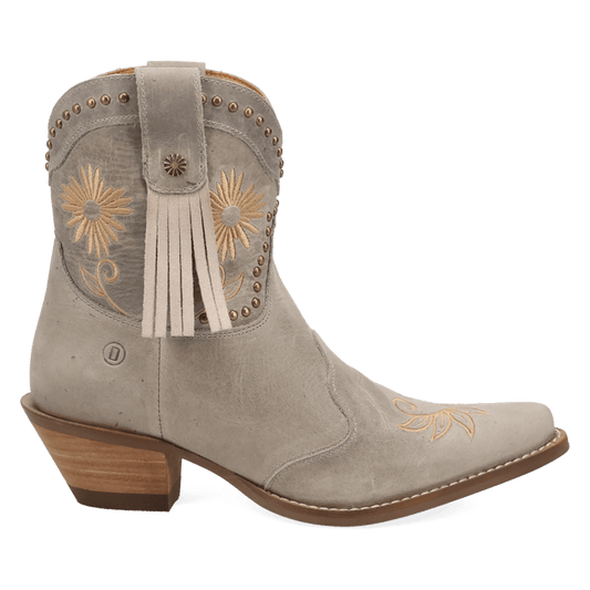 PRODUCT SHOT COUNTRY CUTE LEATHER BOOTIE AT 90 DEGREE INSIDE ANGLE